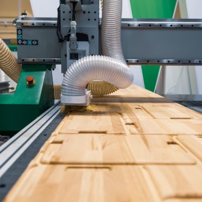 Optimiser la productivité en usinage de bois : stratégies et innovations pour l’industrie